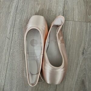 Gaynor Minden Pointe Shoes